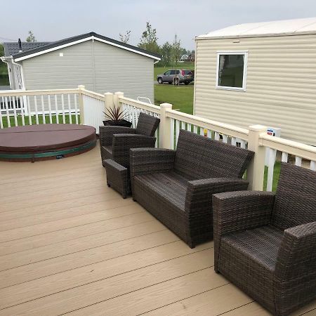 4 Bedroom 10 Berth Caravans With Hot Tub ,Mountain Bikes Tattershall Lakes Экстерьер фото