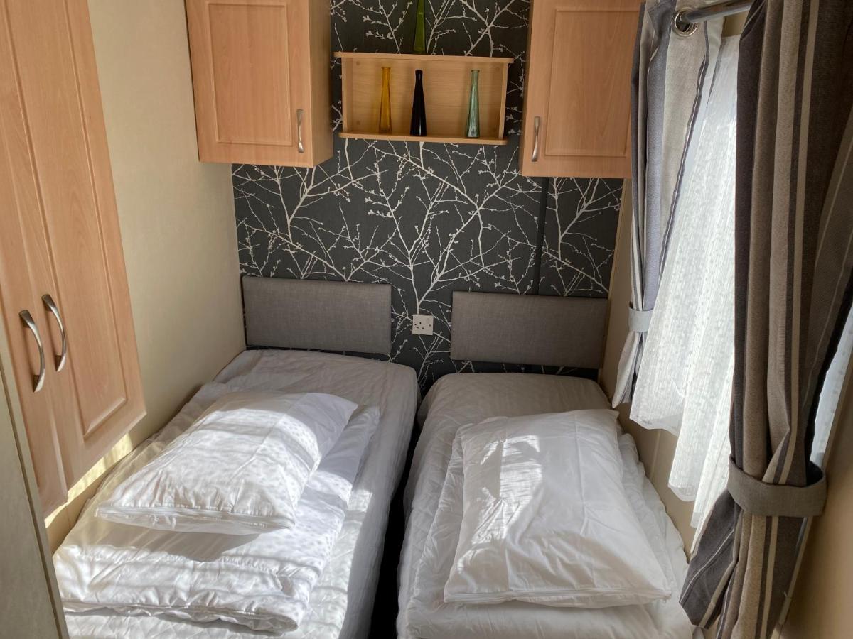 4 Bedroom 10 Berth Caravans With Hot Tub ,Mountain Bikes Tattershall Lakes Экстерьер фото