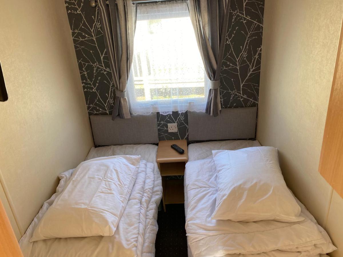4 Bedroom 10 Berth Caravans With Hot Tub ,Mountain Bikes Tattershall Lakes Экстерьер фото