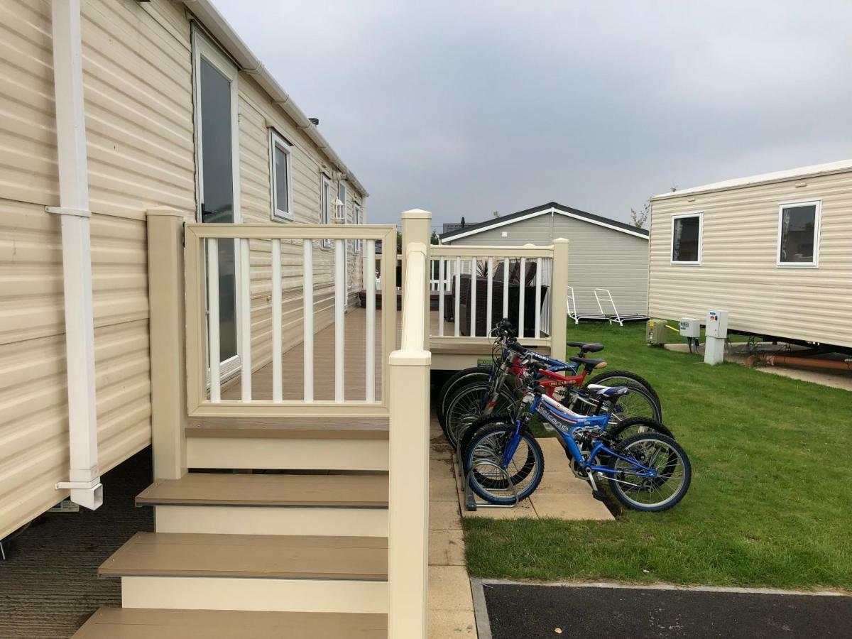 4 Bedroom 10 Berth Caravans With Hot Tub ,Mountain Bikes Tattershall Lakes Экстерьер фото