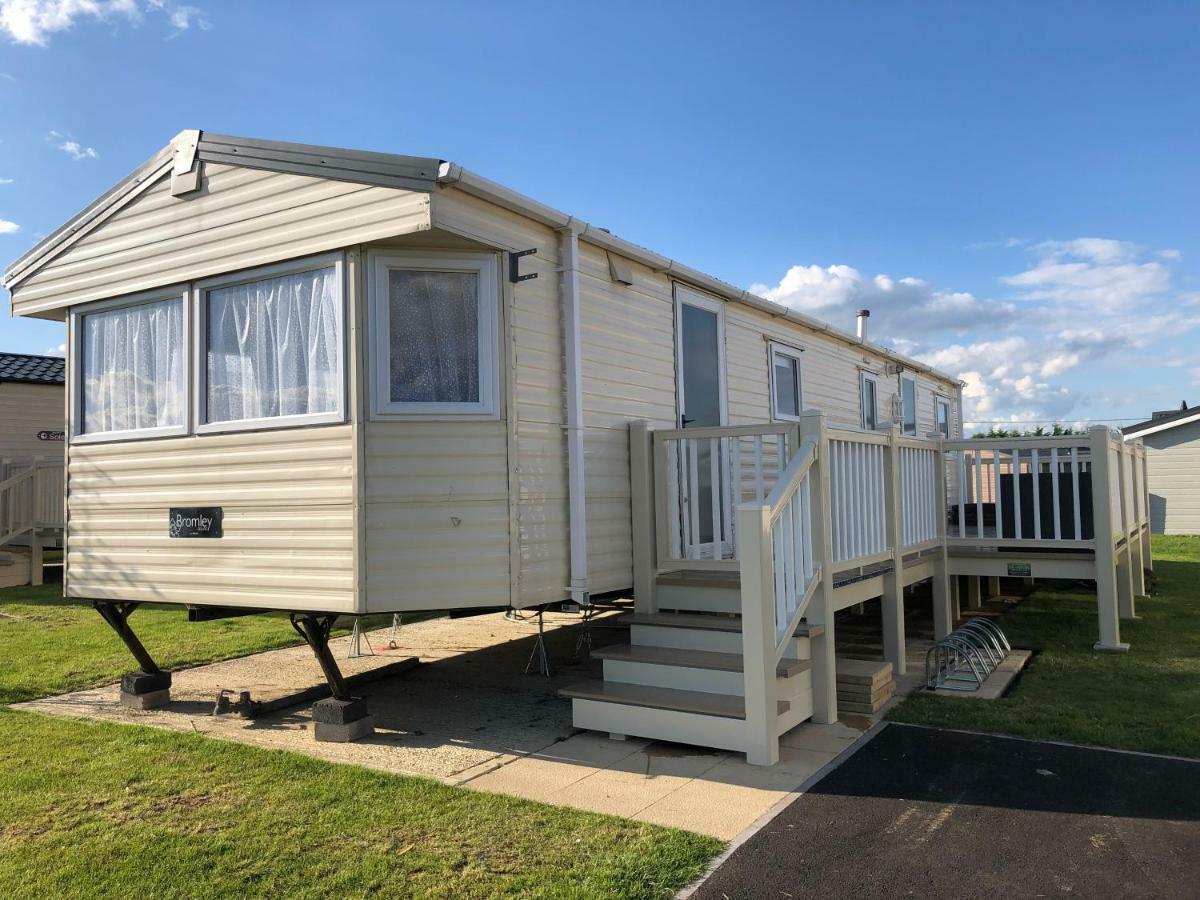 4 Bedroom 10 Berth Caravans With Hot Tub ,Mountain Bikes Tattershall Lakes Экстерьер фото